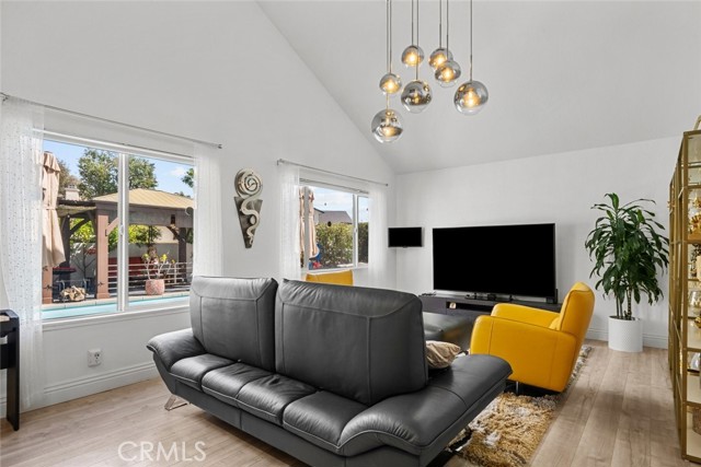 22835 Styles Street, Woodland Hills CA: https://media.crmls.org/medias/c7353531-9b90-4a95-8244-9ed63e22b5ab.jpg