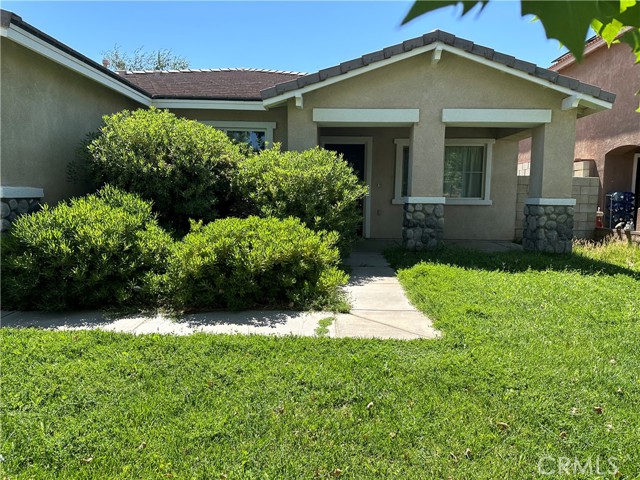 Detail Gallery Image 1 of 7 For 45559 Robinson Dr, Lancaster,  CA 93535 - 4 Beds | 2 Baths