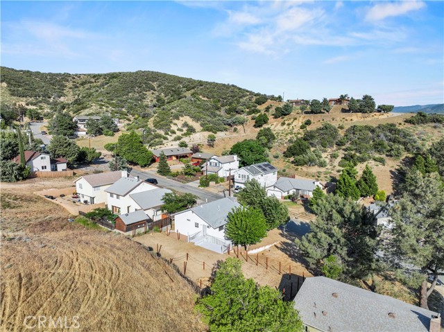 43323 LOOKABOUT RD, Lake Hughes CA: https://media.crmls.org/medias/c735f9b4-c25b-4704-9fb1-a28c95504622.jpg