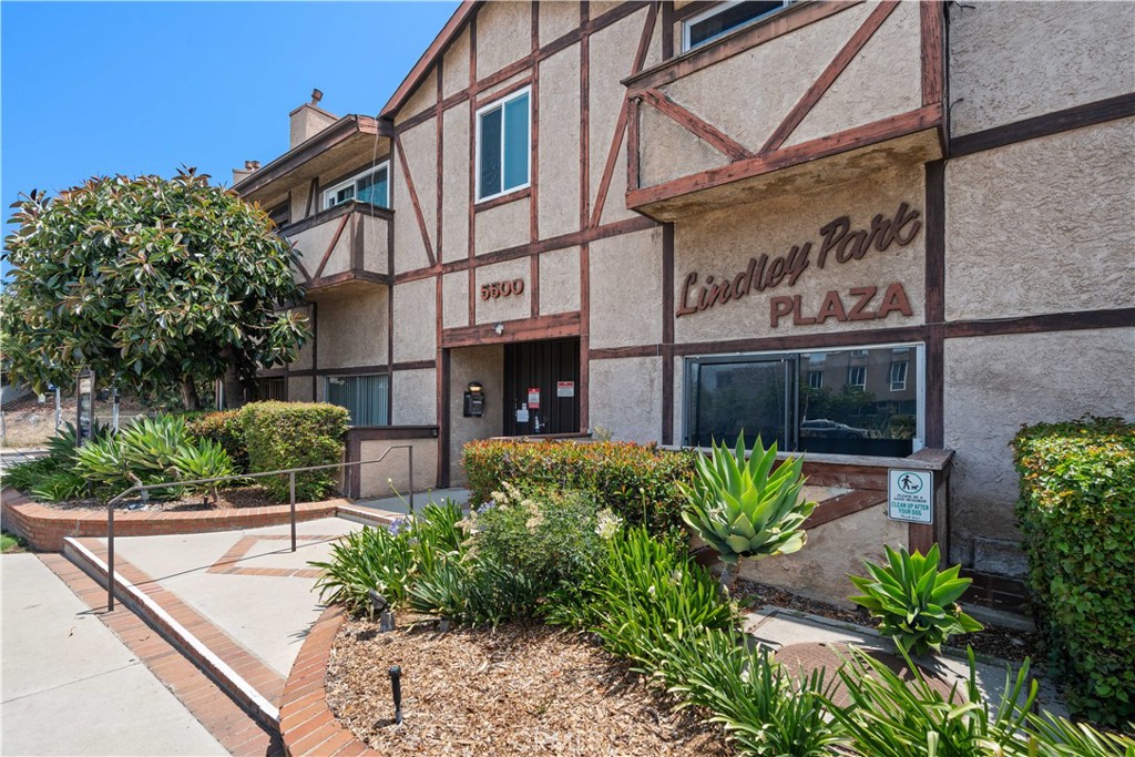 5500 Lindley Avenue #206
