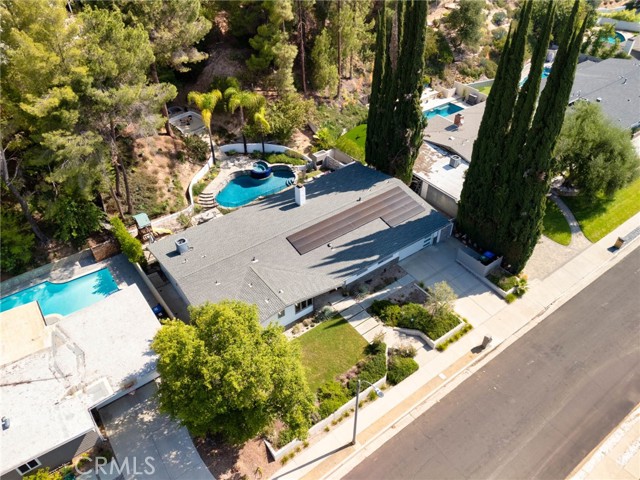 4676 Arriba Drive, Tarzana CA: https://media.crmls.org/medias/c737db59-4505-4f44-bac3-592b790f2c31.jpg