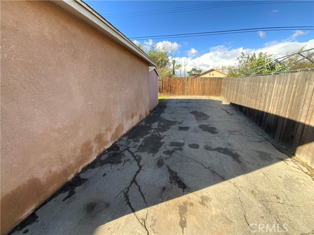Detail Gallery Image 6 of 11 For 18236 Owen, Fontana,  CA 92335 - 3 Beds | 1 Baths