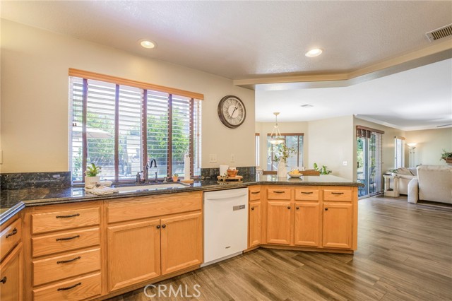 13139 Derby Avenue, Chino CA: https://media.crmls.org/medias/c73af0cc-db4f-4d00-b32c-d33ade21ab96.jpg