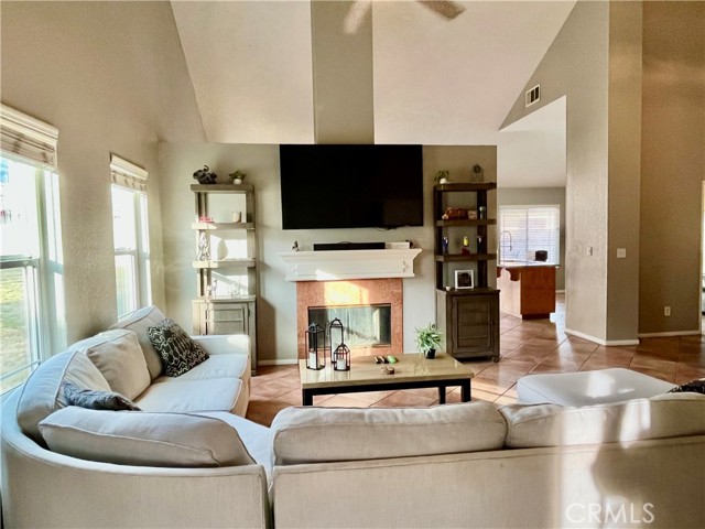 Detail Gallery Image 8 of 9 For 5646 Charlene Ct, San Bernardino,  CA 92407 - 4 Beds | 2 Baths