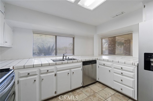 18691 Varden Drive, Madera CA: https://media.crmls.org/medias/c73c5881-3fdc-4bf7-aa06-99cfccabbaea.jpg