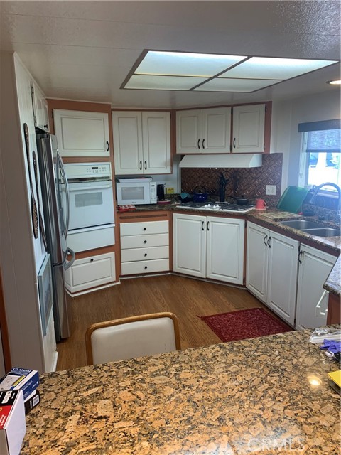 24921 Muirlands Boulevard, Lake Forest CA: https://media.crmls.org/medias/c73d0542-2537-4a00-9621-81eb5d60a724.jpg