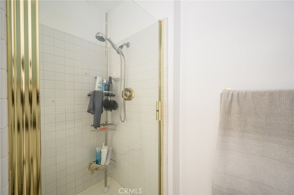 https://media.crmls.org/medias/c73d2cb8-f77b-4b18-9925-aaf2fea06c97.jpg?preset=X-Large
