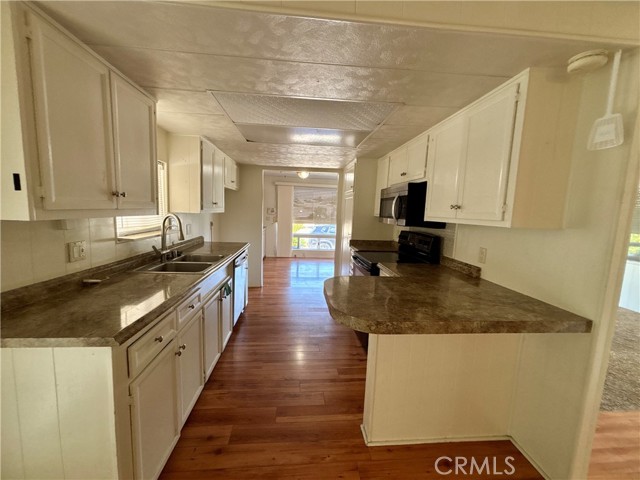 22895 Skylink Drive, Canyon Lake CA: https://media.crmls.org/medias/c73d591c-9ebd-4db6-a734-f50d0bf2e149.jpg