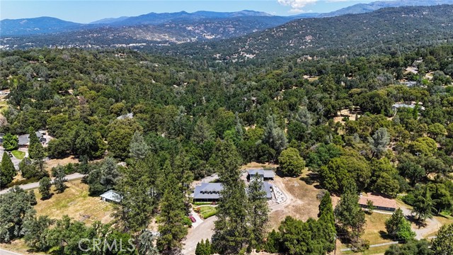 50711 Road 426, Oakhurst CA: https://media.crmls.org/medias/c73db342-9e04-4217-9de0-385ec25725a1.jpg