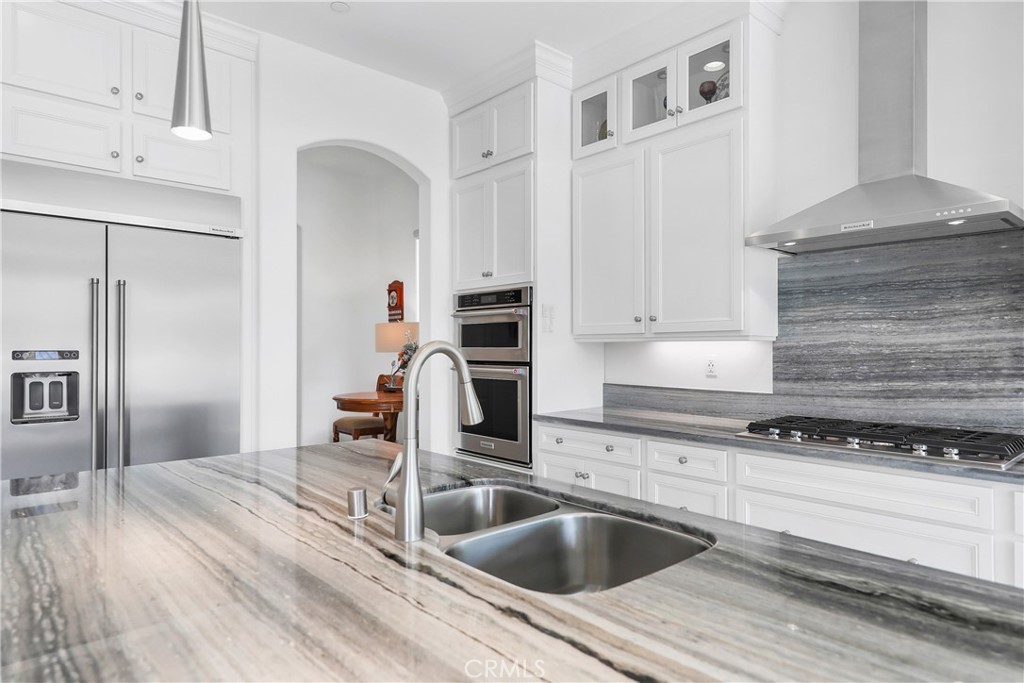 MLS #OC25201228 image #10