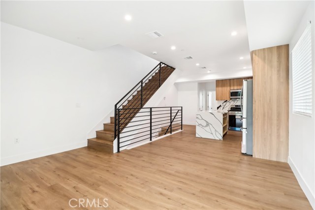 Detail Gallery Image 13 of 16 For 4514 St Elmo Dr, Los Angeles,  CA 90019 - 3 Beds | 2/1 Baths