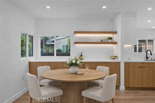 Detail Gallery Image 10 of 38 For 5730 Stansbury Ave, Van Nuys,  CA 91401 - 3 Beds | 2 Baths