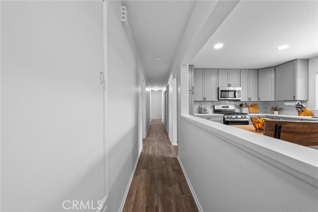 222 Phlox Avenue, Redlands CA: https://media.crmls.org/medias/c7429414-c30f-49b3-9f44-f4ed5aede585.jpg