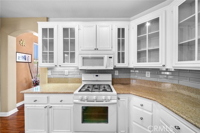 Detail Gallery Image 17 of 65 For 29 Villa Roma, Lake Elsinore,  CA 92532 - 4 Beds | 2/1 Baths