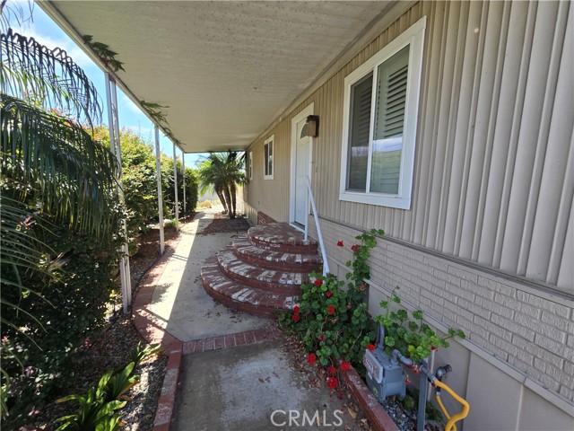 16222 Monterey Lane, Huntington Beach CA: https://media.crmls.org/medias/c742fbe5-e17f-4784-a409-ecd1ded6da06.jpg