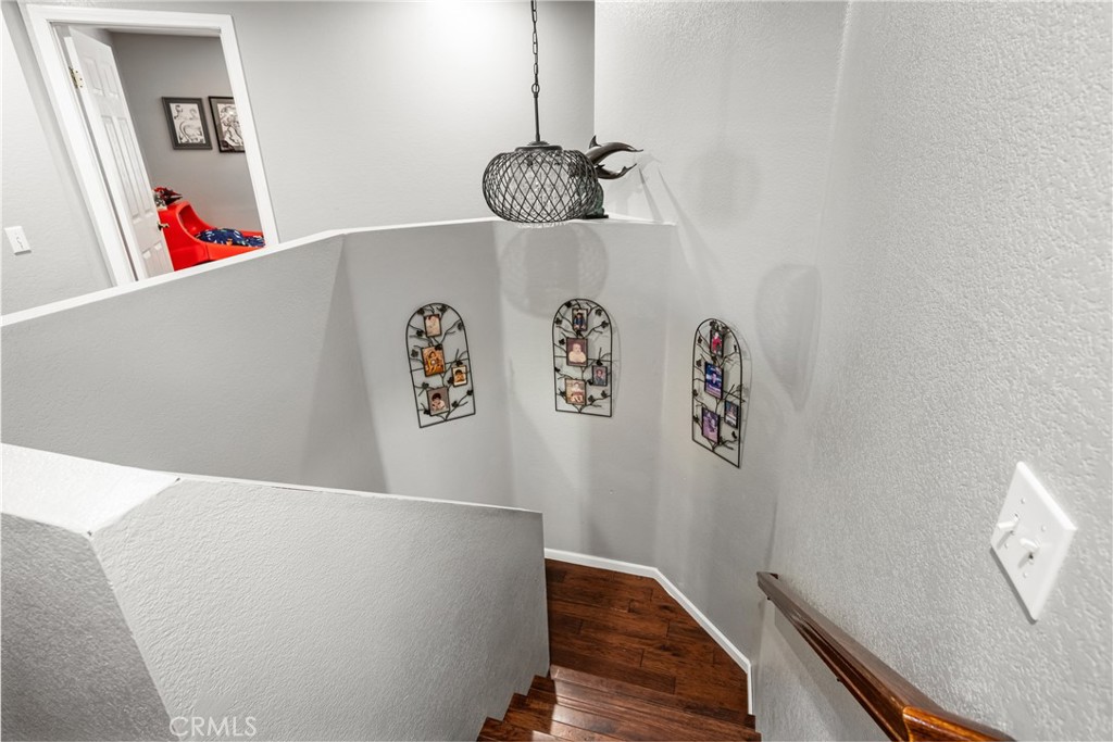 https://media.crmls.org/medias/c74450df-7ec6-4a41-bf32-4914e30eec52.jpg?preset=X-Large