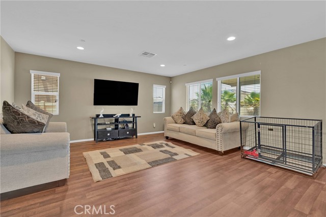 10562 Chevron Court, Adelanto CA: https://media.crmls.org/medias/c744d054-56f9-49f8-a032-9c942bbaad7c.jpg