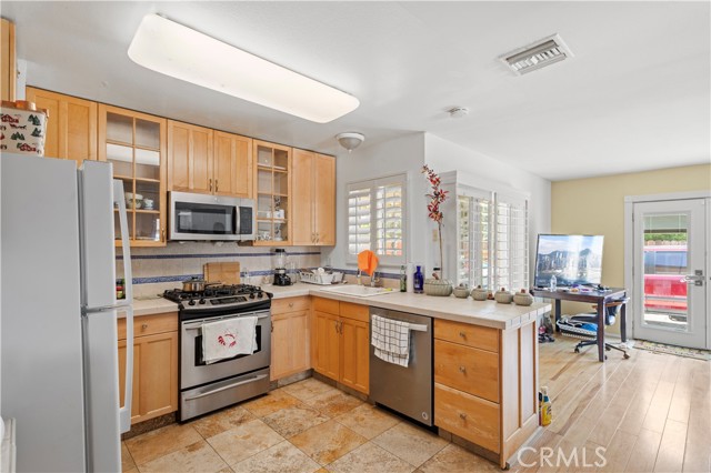 1633 W Ontario Avenue, Corona CA: https://media.crmls.org/medias/c74571b0-a686-4905-980b-a5949f631b1b.jpg