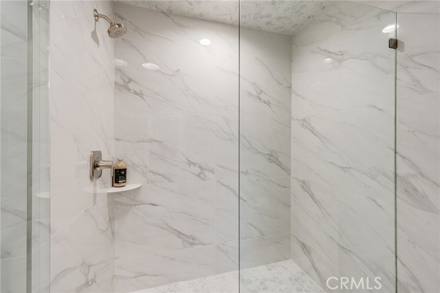Detail Gallery Image 18 of 29 For 7655 Caminito Avola, La Jolla,  CA 92037 - 4 Beds | 2/1 Baths