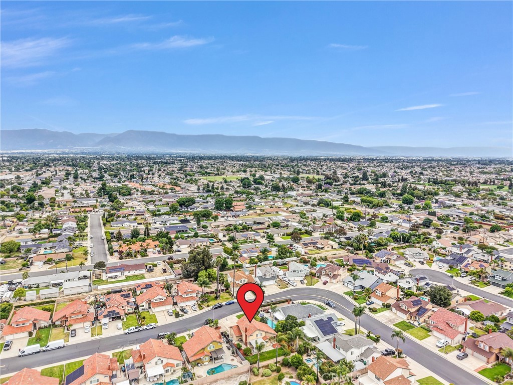 https://media.crmls.org/medias/c7473571-4f61-4516-b13a-9e70e1fcfd6b.jpg?preset=X-Large