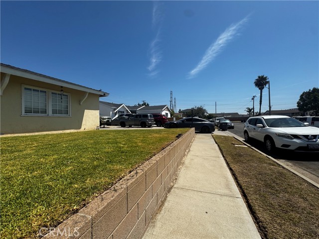 Detail Gallery Image 2 of 7 For 835 E Bonds St, Carson,  CA 90745 - 4 Beds | 2 Baths