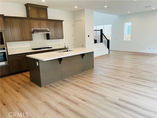 Detail Gallery Image 4 of 21 For 28526 Damson, Saugus,  CA 91350 - 5 Beds | 4 Baths