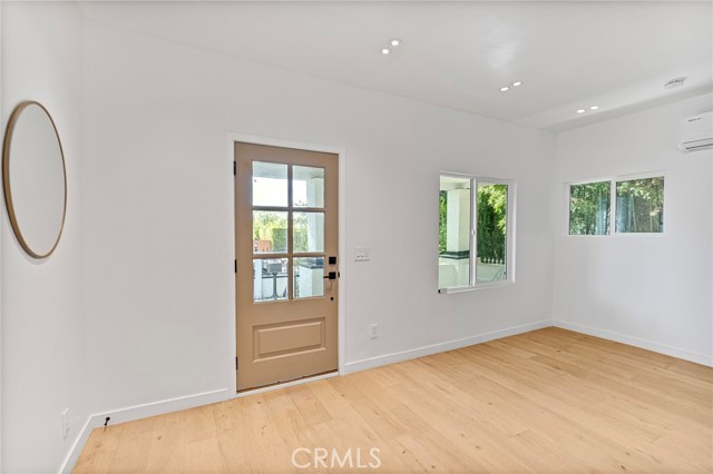 Detail Gallery Image 5 of 32 For 2623 Exposition, Los Angeles,  CA 90018 - 4 Beds | 3 Baths