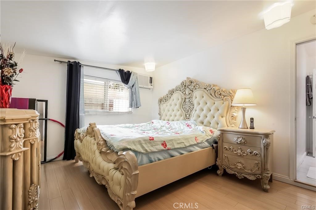 https://media.crmls.org/medias/c74ad3d9-55da-4d18-a06b-50205f6526c7.jpg?preset=X-Large
