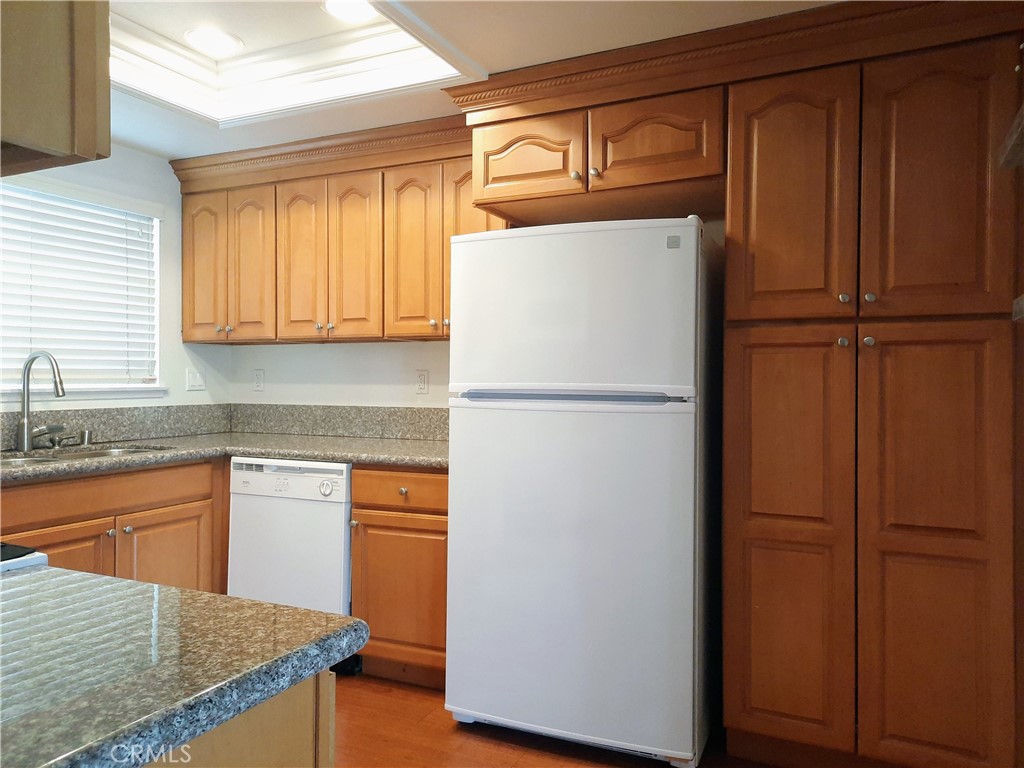 https://media.crmls.org/medias/c74be4a8-d37d-41b1-80b4-e3a69bafe3a7.jpg?preset=X-Large