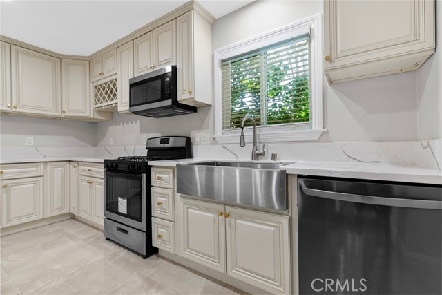 Detail Gallery Image 1 of 36 For 6711 Rhea Ave a,  Reseda,  CA 91335 - 3 Beds | 2 Baths