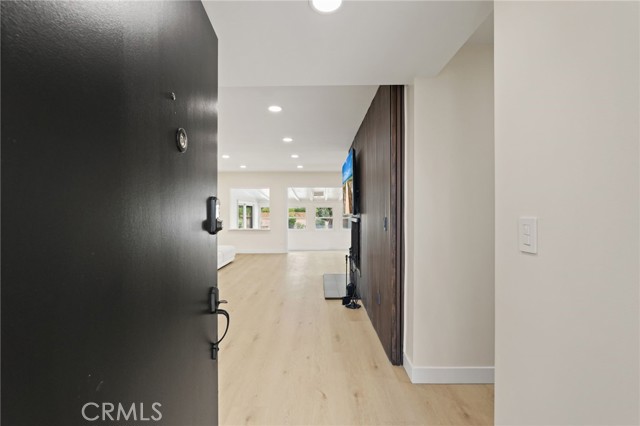 Detail Gallery Image 10 of 37 For 6556 Corbin Ave, Reseda,  CA 91335 - 4 Beds | 2 Baths