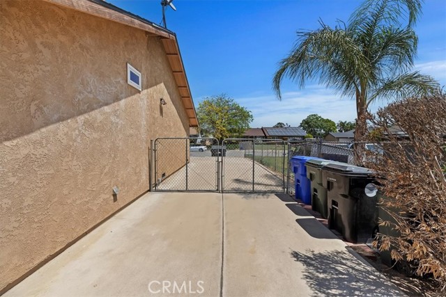 5485 SULPHUR Drive, Jurupa Valley CA: https://media.crmls.org/medias/c74cb37b-5ea5-4631-914c-ff41894e7362.jpg