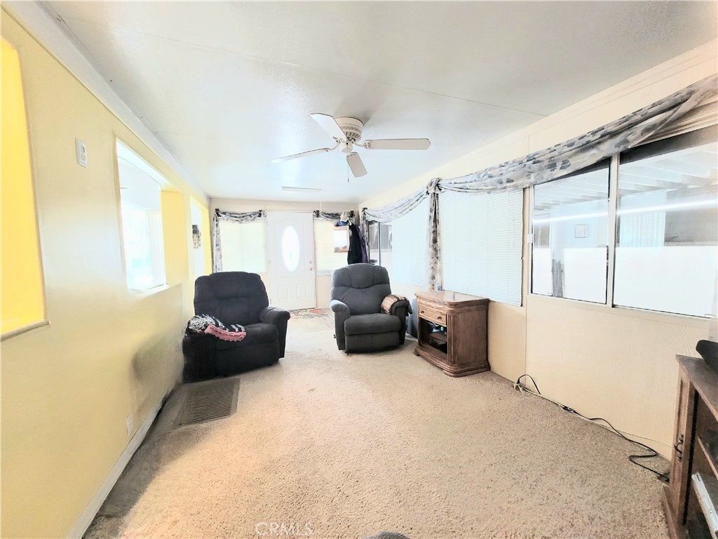 https://media.crmls.org/medias/c74e2475-d8a1-49a2-9f8f-20b9afff5aa4.jpg?preset=X-Large