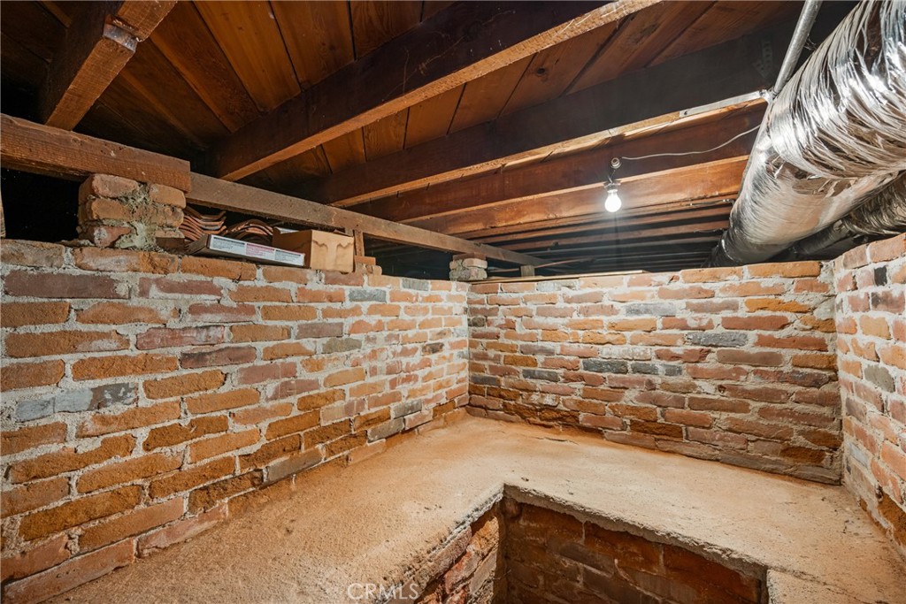 https://media.crmls.org/medias/c74ed39d-7c43-4154-a8d6-840af9863318.jpg?preset=X-Large