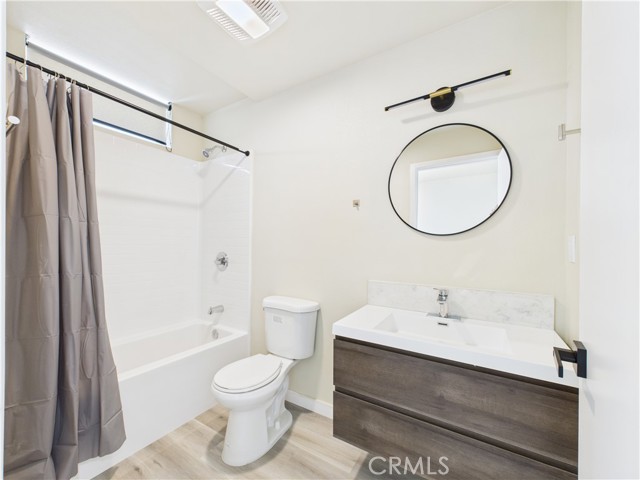8457 Langdon, North Hills CA: https://media.crmls.org/medias/c74ed3e4-4e86-4ca2-80f7-57684fad628e.jpg