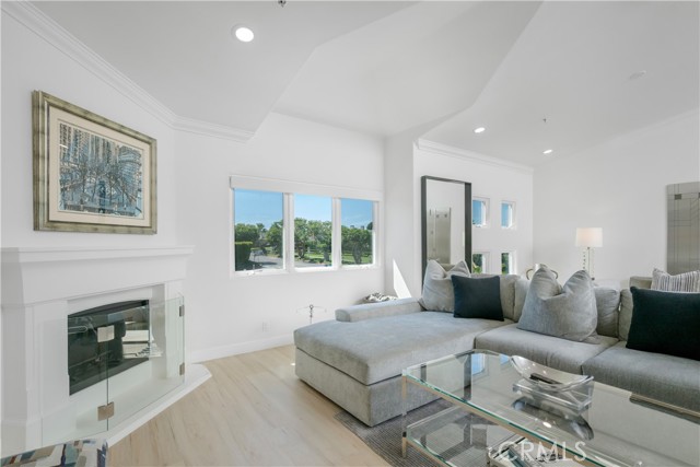 Detail Gallery Image 2 of 25 For 401 Seaward Rd #2,  Corona Del Mar,  CA 92625 - 3 Beds | 2/1 Baths