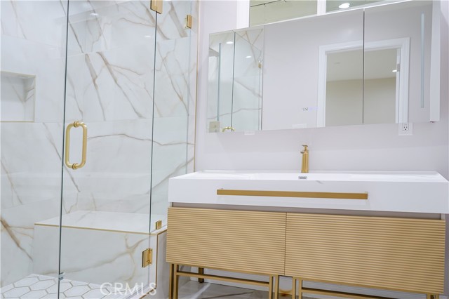 Detail Gallery Image 34 of 44 For 16840 Superior St, Northridge,  CA 91343 - 4 Beds | 3 Baths