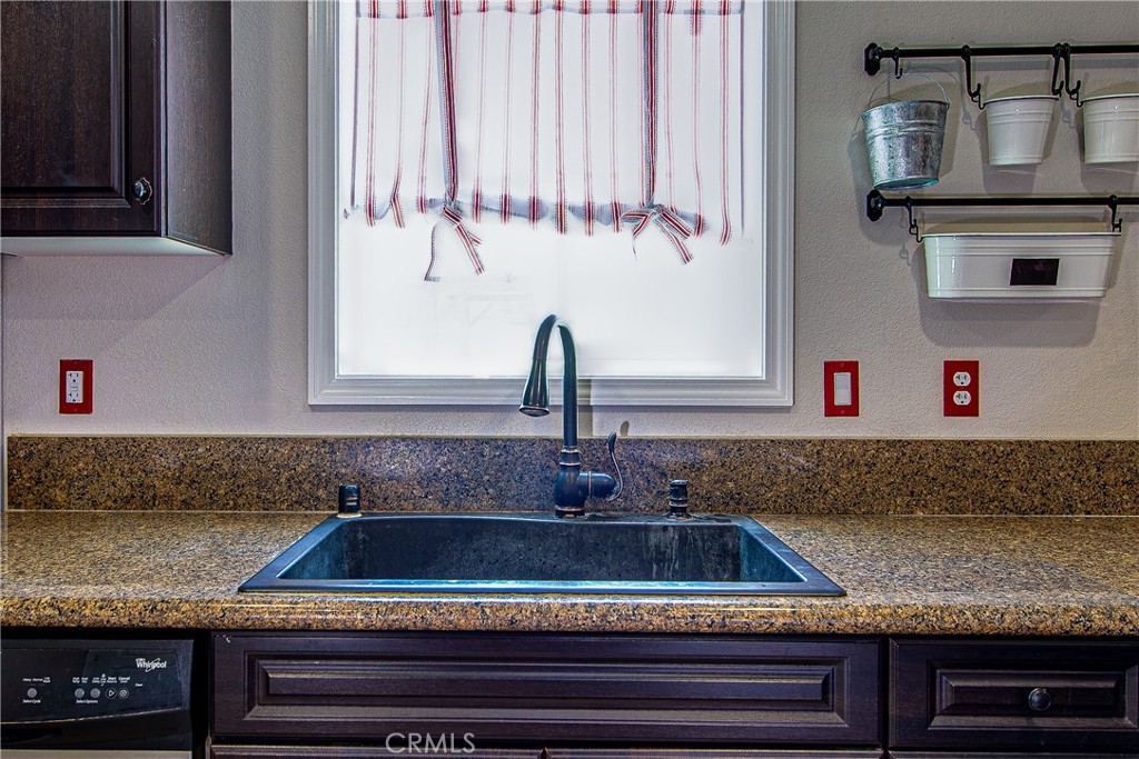 https://media.crmls.org/medias/c750dbca-9d23-493a-b3c2-4b617cd12b3c.jpg?preset=X-Large