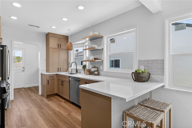 Detail Gallery Image 12 of 55 For 6133 W 83rd, Los Angeles,  CA 90045 - 3 Beds | 2 Baths