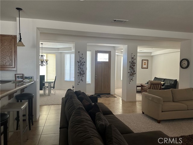 9322 Hollywood Court, Phelan CA: https://media.crmls.org/medias/c751ff97-b44a-4057-ad65-f75f526d1166.jpg