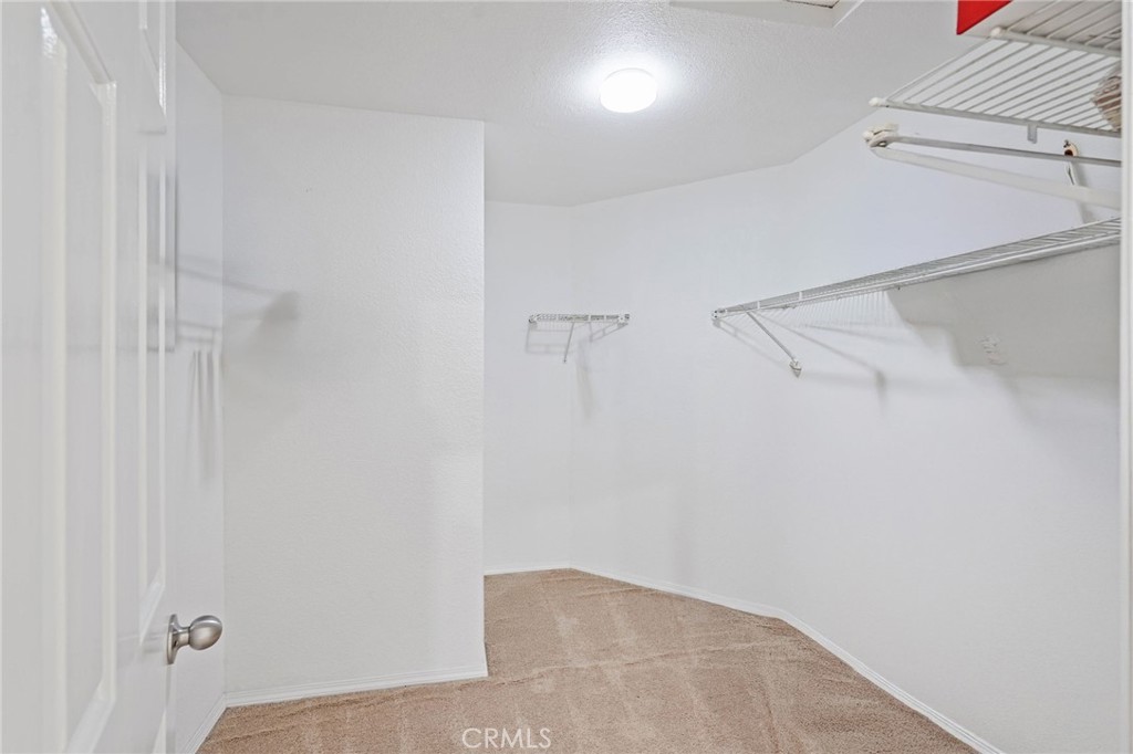 https://media.crmls.org/medias/c7521bb2-2c30-4947-a7fd-19b434c99c60.jpg?preset=X-Large