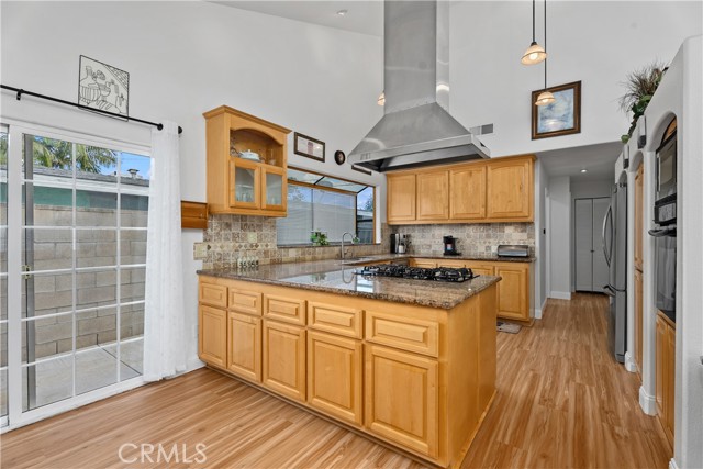 Image 7 of 27 For 2165 Romneya Drive