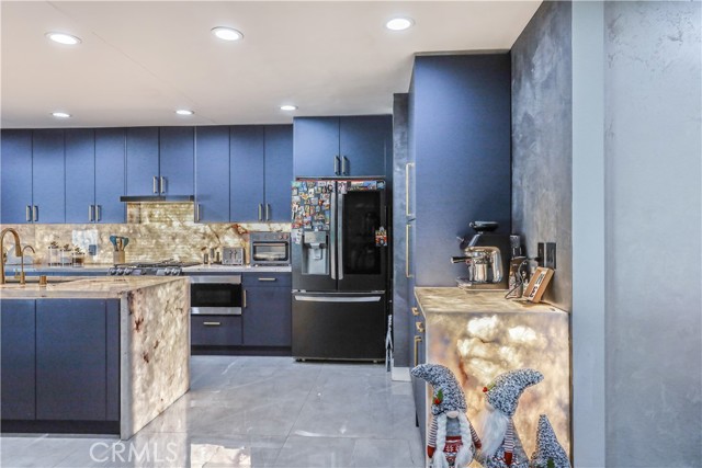 Detail Gallery Image 17 of 40 For 2240 N Parish, Burbank,  CA 91504 - 4 Beds | 2 Baths