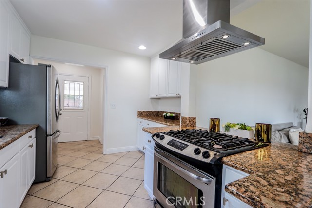 Detail Gallery Image 8 of 28 For 1009 Fairlawn St, Santa Ana,  CA 92703 - 3 Beds | 1/1 Baths