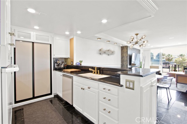 Detail Gallery Image 2 of 39 For 700 E E Ocean Blvd #608,  Long Beach,  CA 90802 - 3 Beds | 2 Baths