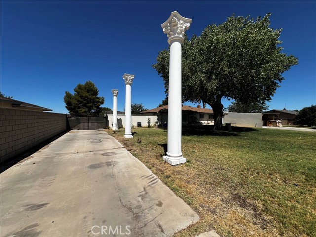 41060 158th E Street, Lake Los Angeles CA: https://media.crmls.org/medias/c754187c-c553-4fbf-a9c7-b9f6933bb6b9.jpg