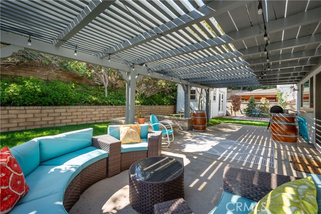 Detail Gallery Image 27 of 40 For 25451 via Macarena, Valencia,  CA 91355 - 5 Beds | 3 Baths