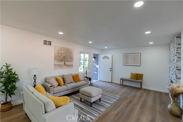 Detail Gallery Image 3 of 35 For 4065 Madrona, Riverside,  CA 92504 - 3 Beds | 2 Baths