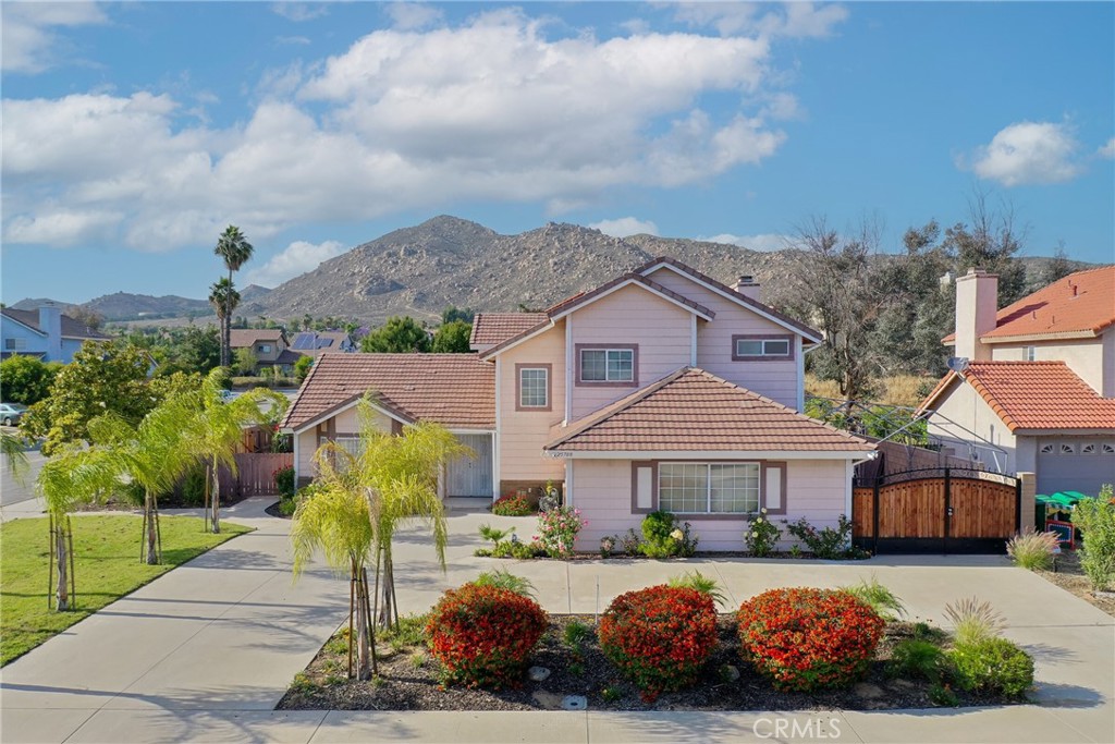 MLS #OC25106498 img 3