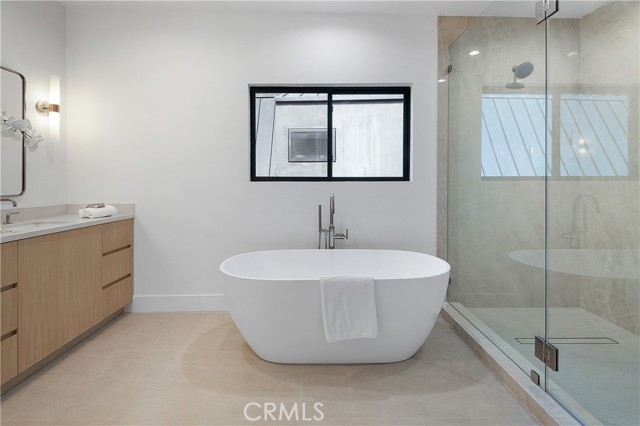 Detail Gallery Image 33 of 46 For 9836 Yoakum Dr, Beverly Hills,  CA 90210 - 5 Beds | 4 Baths